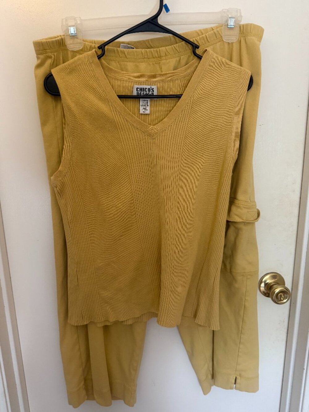 Chico's Design sleeveless mustard outfit W 1 (translates to 8-10)